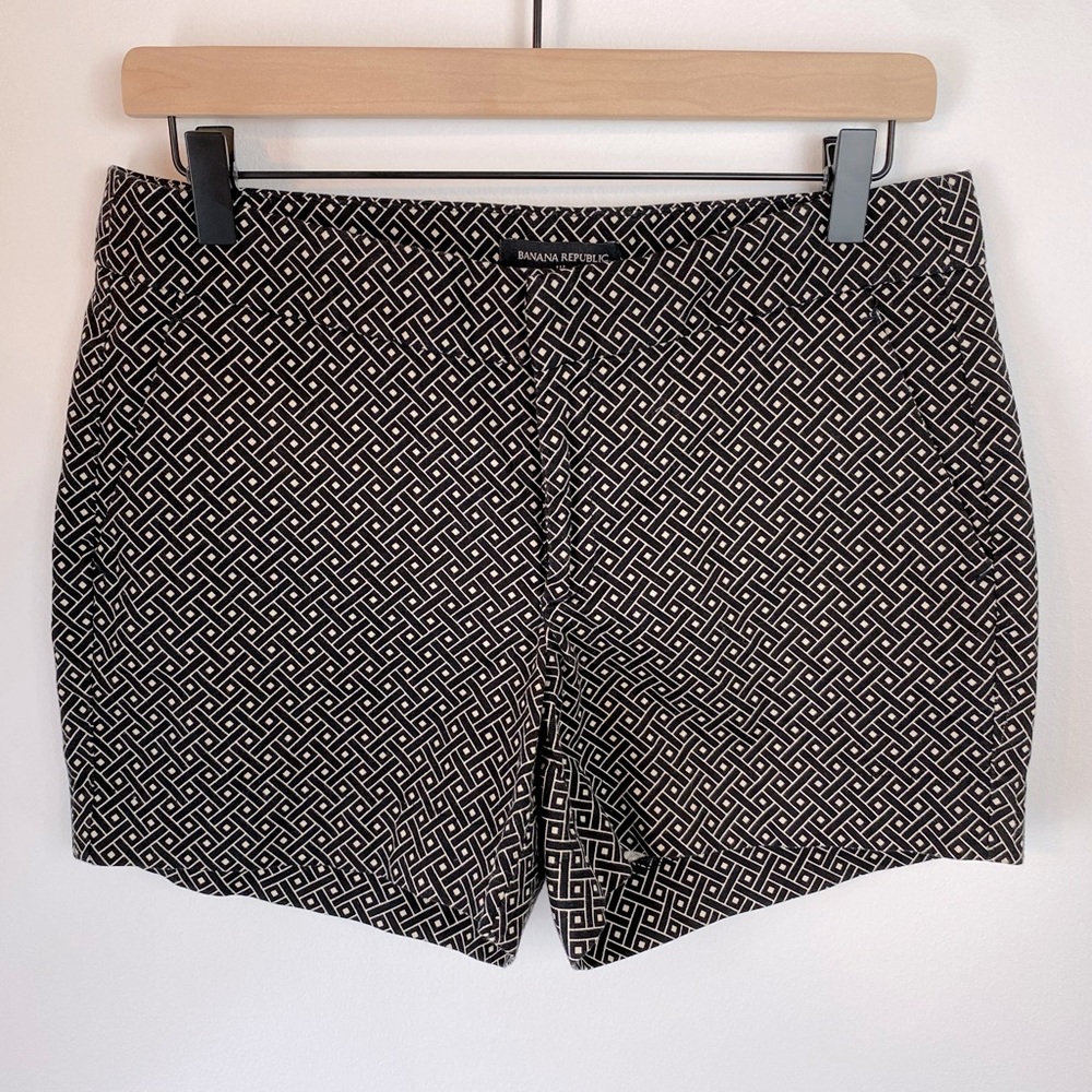 BANANA REPUBLIC Black & White Shorts | Size 6